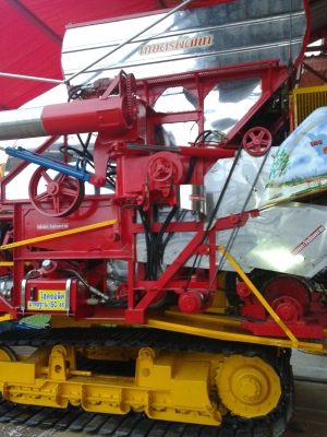 ขายรถเกี่ยวเกษตรพัฒนา รุ่นจ้าวช้างไวไฟ ขายรถเกี่ยวเกษตรพัฒนา รุ่นจ้าวช้างไวไฟ