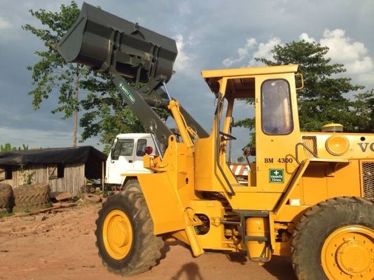 รถตัก VOLVO BM4300 ตัก 2 คิว มีทะเบียนครบ.