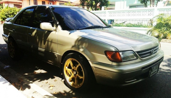 Toyota soluna ปี 98 เกียร์ออโต้ ติดแก๊ส LPG มี airbag เครื่องดี ช่วงล่างเงียบ เกียร์เปลี่ยนนิ่ม ภายในเรียบร้อย แอร์เย็น ฟิลม์ hi-kool เครื่องเสียง jvc สีสวย แม็กซ์ advan 16" ภาษีไม่ขาด พร้อมใช้ พร้อมโอน เอกสารครบ.  บริการส่งทั่วไทย  ราคา 89,000 บาท