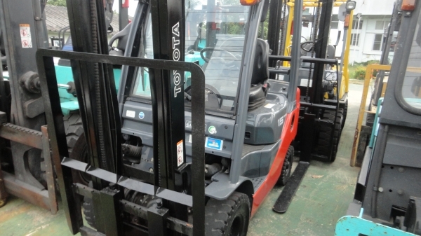 ต้องการขายรถ toyota 8fg15 แก็ส+น้ำมัน เกียร์ ออโต้