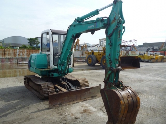 ขายรถขุดเล็กKOMATSU PC40-7 พร้อมผานดันสไลด์ได้  นำเข้าจากญี่ปุ่น