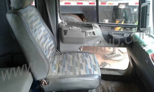 HINO 6 ล้อ FF  พื้นเรียบ  6 สูบ เครื่อง 195 แรงม้า สภาพพร้อมใช้