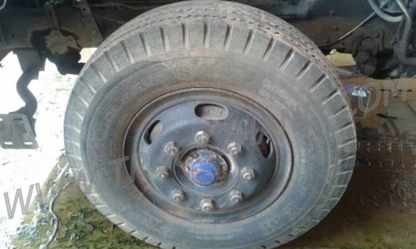 HINO 6 ล้อ FF  พื้นเรียบ  6 สูบ เครื่อง 195 แรงม้า สภาพพร้อมใช้