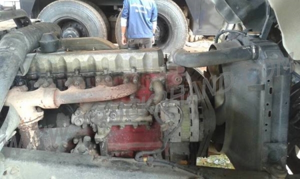 HINO 6 ล้อ FF  พื้นเรียบ  6 สูบ เครื่อง 195 แรงม้า สภาพพร้อมใช้