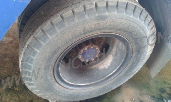 HINO 6 ล้อ FF  พื้นเรียบ  6 สูบ เครื่อง 195 แรงม้า สภาพพร้อมใช้