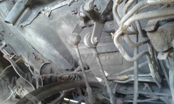 HINO 6 ล้อ FF  พื้นเรียบ  6 สูบ เครื่อง 195 แรงม้า สภาพพร้อมใช้