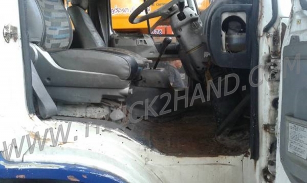 HINO 6 ล้อ FF  พื้นเรียบ  6 สูบ เครื่อง 195 แรงม้า สภาพพร้อมใช้