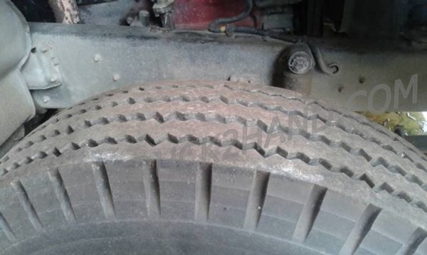 HINO 6 ล้อ FF  พื้นเรียบ  6 สูบ เครื่อง 195 แรงม้า สภาพพร้อมใช้