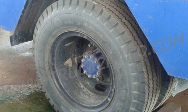 HINO 6 ล้อ FF  พื้นเรียบ  6 สูบ เครื่อง 195 แรงม้า สภาพพร้อมใช้