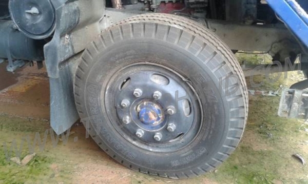 HINO 6 ล้อ FF  พื้นเรียบ  6 สูบ เครื่อง 195 แรงม้า สภาพพร้อมใช้