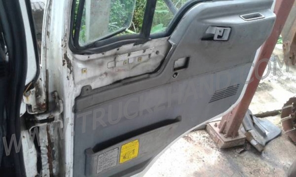 HINO 6 ล้อ FF  พื้นเรียบ  6 สูบ เครื่อง 195 แรงม้า สภาพพร้อมใช้