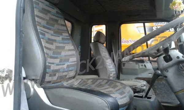 HINO 6 ล้อ FF  พื้นเรียบ  6 สูบ เครื่อง 195 แรงม้า สภาพพร้อมใช้