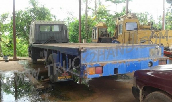 HINO 6 ล้อ FF  พื้นเรียบ  6 สูบ เครื่อง 195 แรงม้า สภาพพร้อมใช้