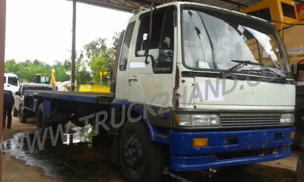 HINO 6 ล้อ FF  พื้นเรียบ  6 สูบ เครื่อง 195 แรงม้า สภาพพร้อมใช้