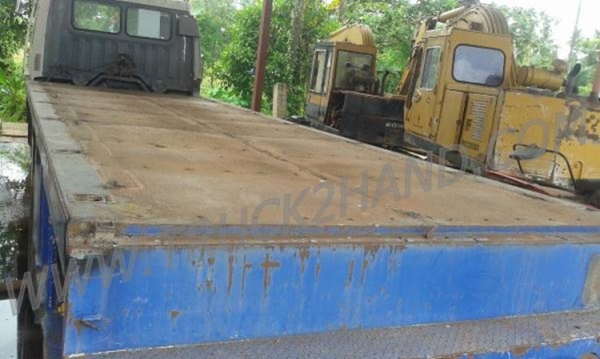 HINO 6 ล้อ FF  พื้นเรียบ  6 สูบ เครื่อง 195 แรงม้า สภาพพร้อมใช้