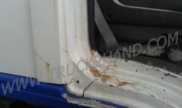 HINO 6 ล้อ FF  พื้นเรียบ  6 สูบ เครื่อง 195 แรงม้า สภาพพร้อมใช้