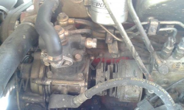 HINO 6 ล้อ FF  พื้นเรียบ  6 สูบ เครื่อง 195 แรงม้า สภาพพร้อมใช้