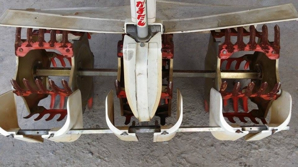 เครื่องกำจัดวัชพืชในร่องข้าว 3 แถว เก่าญี่ปุ่น ขนาดกระทัดรัด ใช้งานงานได้สะดวก เครื่องกำจัดวัชพืชในร่องข้าว 3 แถว เก่าญี่ปุ่น ขนาดกระทัดรัด ใช้งานงานได้สะดวก