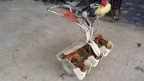 เครื่องกำจัดวัชพืชในร่องข้าว 3 แถว เก่าญี่ปุ่น ขนาดกระทัดรัด ใช้งานงานได้สะดวก