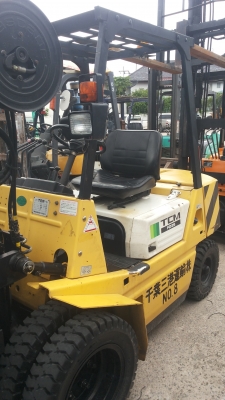 ขาย TCM FD25 ขนาด 2.5 ton น้ำมันดีเซล เกียร์ ออโต้