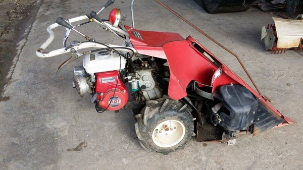 รถเกี่ยวข้าวเดินตามแบบมัดข้าวในตัว  HONDA เก่าญี่ปุ่น สภาพดี เครื่องพร้อมใช้งาน