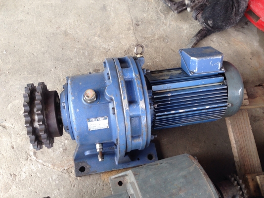 ขายมอเตอร์เกียร์ Sumitomo Cycro drive 7.5 HP. 380V อัตราทด 1:71 เพลาออกประมาณ 20 รอบต่อนาที สภาพสวย พร้อมใช้งาน