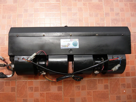 ขายตู้แอร์แขวน YOKOHAMA หน้าปรับได้แบบสี่ช่อง