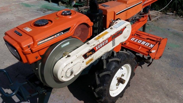 รถไถเดินตาม KUBOTA 7 แรง เก่าญี่ปุ่น เครื่องยนต์ดีเซล ระบบหัวฉีด สภาพสวยพร้อมใช้งาน เครื่องยนต์แรงและติดง่าย คุณภาพดี อะไหล่สามารถใช้ร่วมกับรุ่น RT ได้ รถไถเดินตาม KUBOTA 7 แรง เก่าญี่ปุ่น เครื่องยนต์ดีเซล ระบบหัวฉีด สภาพสวยพร้อมใช้งาน เครื่องยนต์แรงและติดง่าย คุณภาพดี อะไหล่สามารถใช้ร่วมกับรุ่น RT ได้
