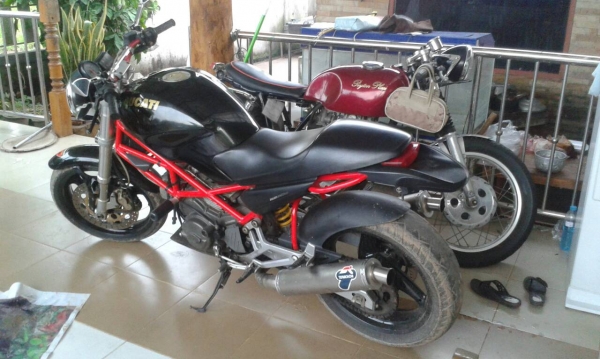 ดูกาติ m4 00