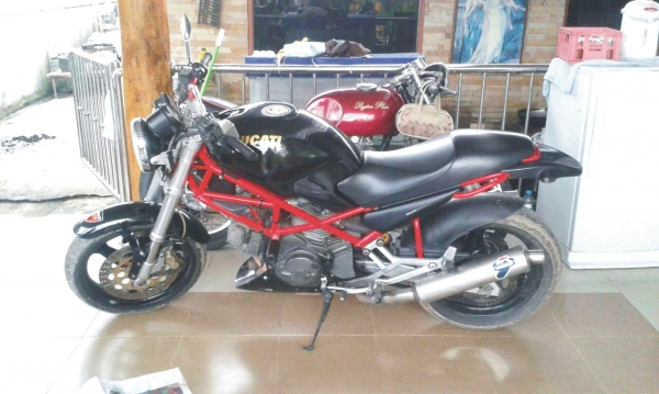 ดูกาติ m4 00