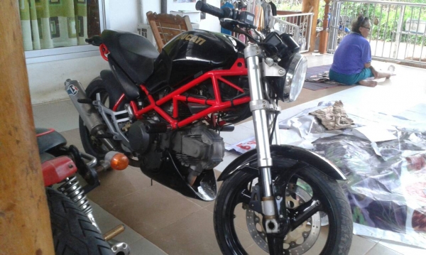 ดูกาติ m4 00