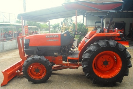 ขายรถไถ Kubota L 4508 DI (4WD) พร้อมดันหน้าช้างและโรตารี1.8 เครื่องแน่นๆรถไร่ สีเดิม สีเดิมครับ ขายรถไถ Kubota L 4508 DI (4WD) พร้อมดันหน้าช้างและโรตารี1.8 เครื่องแน่นๆรถไร่ สีเดิม สีเดิมครับ