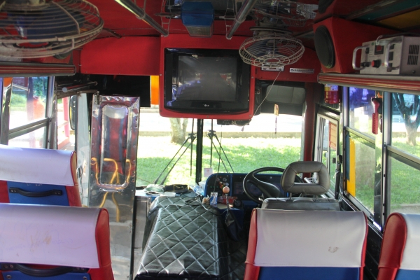 รถวิ่งรับส่งนักเรียน ขนาดเล็ก