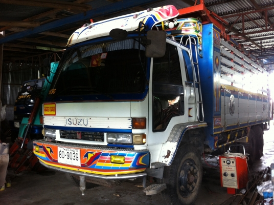ขาย ISUZU 2 เพลา ( ไม่ดั๊ม ) เครื่อง 6WA1 ( 360 แรง ) กระบะเนียม คัสซีใหญ่