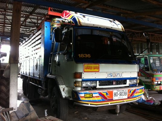 ขาย ISUZU 2 เพลา ( ไม่ดั๊ม ) เครื่อง 6WA1 ( 360 แรง ) กระบะเนียม คัสซีใหญ่