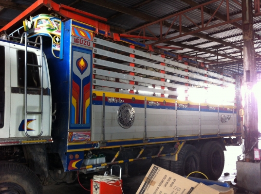 ขาย ISUZU 2 เพลา ( ไม่ดั๊ม ) เครื่อง 6WA1 ( 360 แรง ) กระบะเนียม คัสซีใหญ่