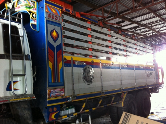 ขาย ISUZU 2 เพลา ( ไม่ดั๊ม ) เครื่อง 6WA1 ( 360 แรง ) กระบะเนียม คัสซีใหญ่