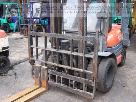 ขายรถ โฟล์คลิฟท์ TOYOTA รุ่น 6-FD25