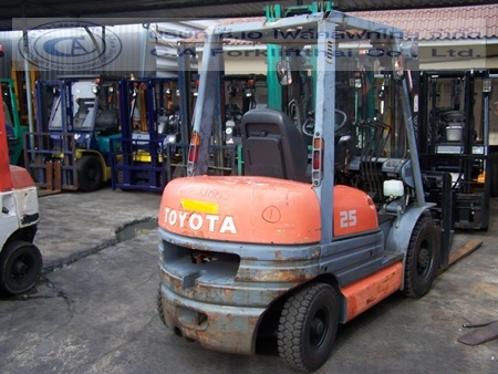 ขายรถ โฟล์คลิฟท์ TOYOTA รุ่น 6-FD25