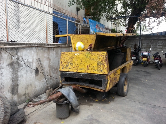 ขาย  Atlas Copco XA 175 ใช้งานได้ครับ