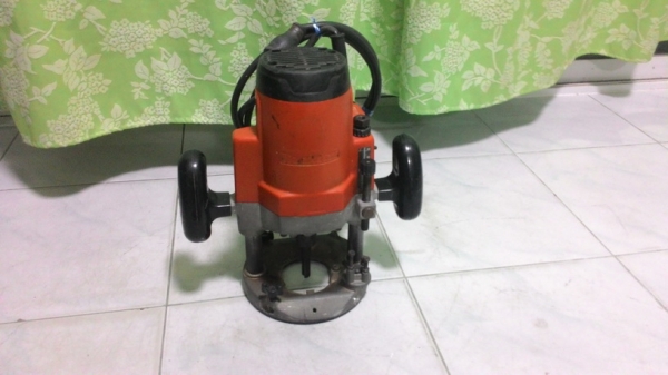 เครื่องเราเตอร์ (เซาะร่อง) ยี่ห้อ maktec mt360 พร้อมนำไปใช้งานครับ