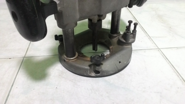 เครื่องเราเตอร์ (เซาะร่อง) ยี่ห้อ maktec mt360 พร้อมนำไปใช้งานครับ