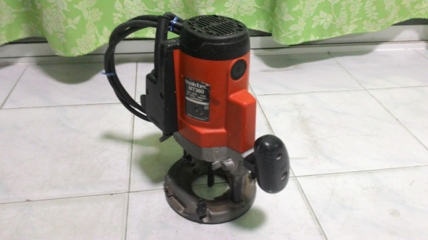 เครื่องเราเตอร์ (เซาะร่อง) ยี่ห้อ maktec mt360 พร้อมนำไปใช้งานครับ