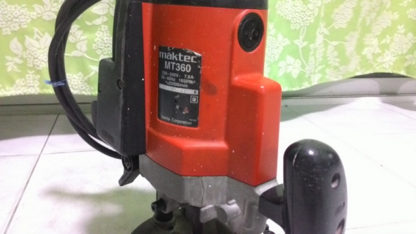 เครื่องเราเตอร์ (เซาะร่อง) ยี่ห้อ maktec mt360 พร้อมนำไปใช้งานครับ