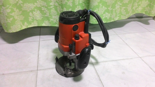 เครื่องเราเตอร์ (เซาะร่อง) ยี่ห้อ maktec mt360 พร้อมนำไปใช้งานครับ