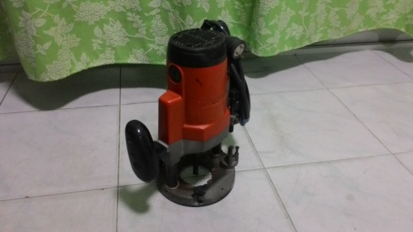 เครื่องเราเตอร์ (เซาะร่อง) ยี่ห้อ maktec mt360 พร้อมนำไปใช้งานครับ