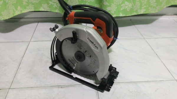 ขายเลื่อยวงเดือน 7 นิ้ว maktec  mt583  สภาพพร้อมใช้งานครับ