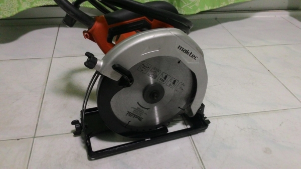 ขายเลื่อยวงเดือน 7 นิ้ว maktec  mt583  สภาพพร้อมใช้งานครับ