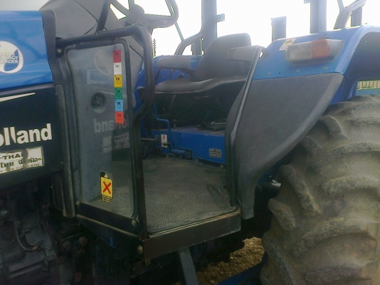 สวยเหมือนใหม่NEWHOLLAND TS90กรองใหญ่ ปี07รถ2990ช.ม แท้ๆสนใจ0810076640
