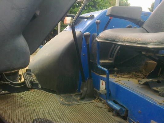 สวยเหมือนใหม่NEWHOLLAND TS90กรองใหญ่ ปี07รถ2990ช.ม แท้ๆสนใจ0810076640